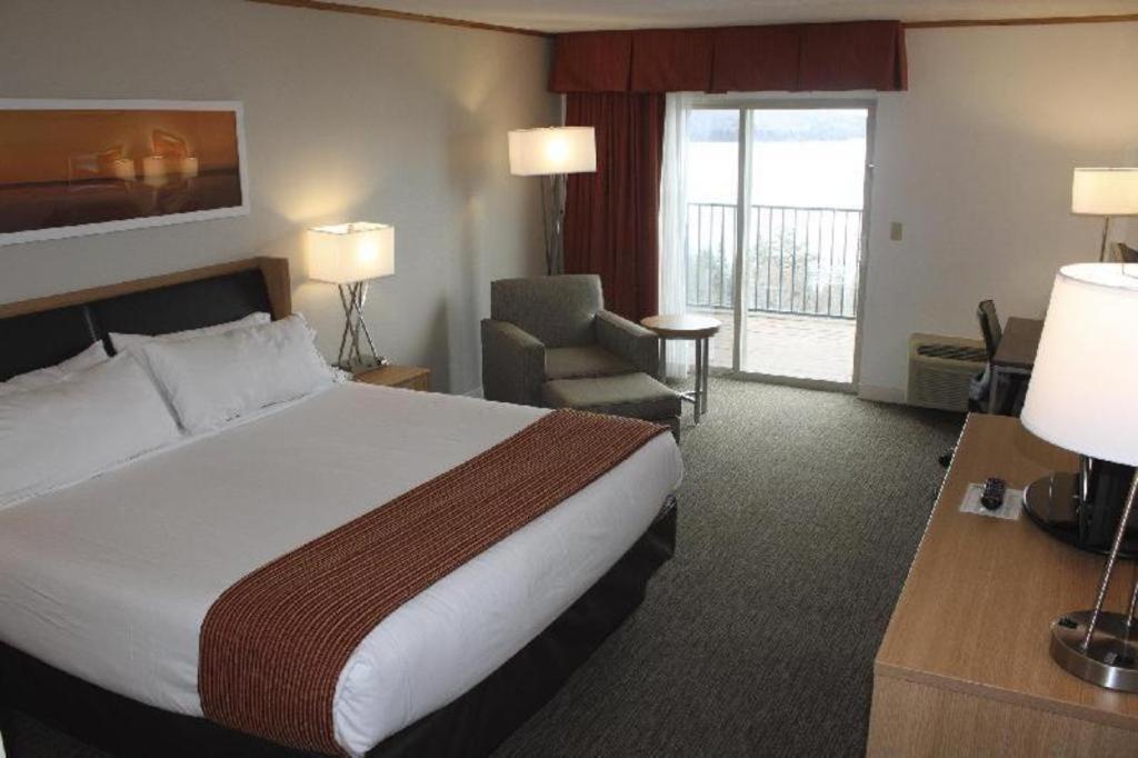 Holiday Inn Express Munising-Lakeview Hotel By Ihg Екстер'єр фото